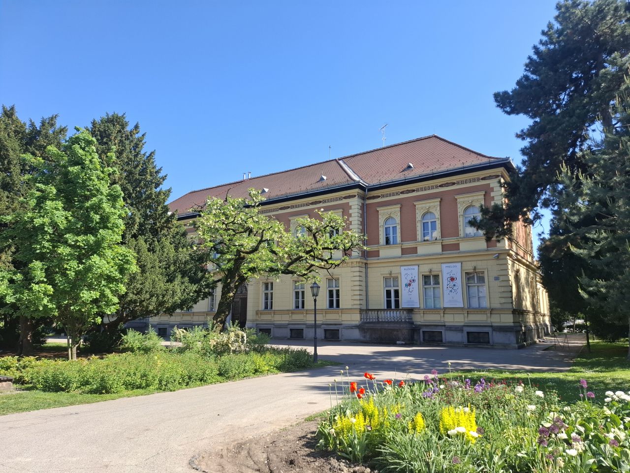 Zgrada kemijskog laboratorija na Strossmayerovom trgu